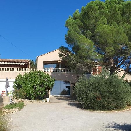 Villa Des Masques Aubais Exterior photo