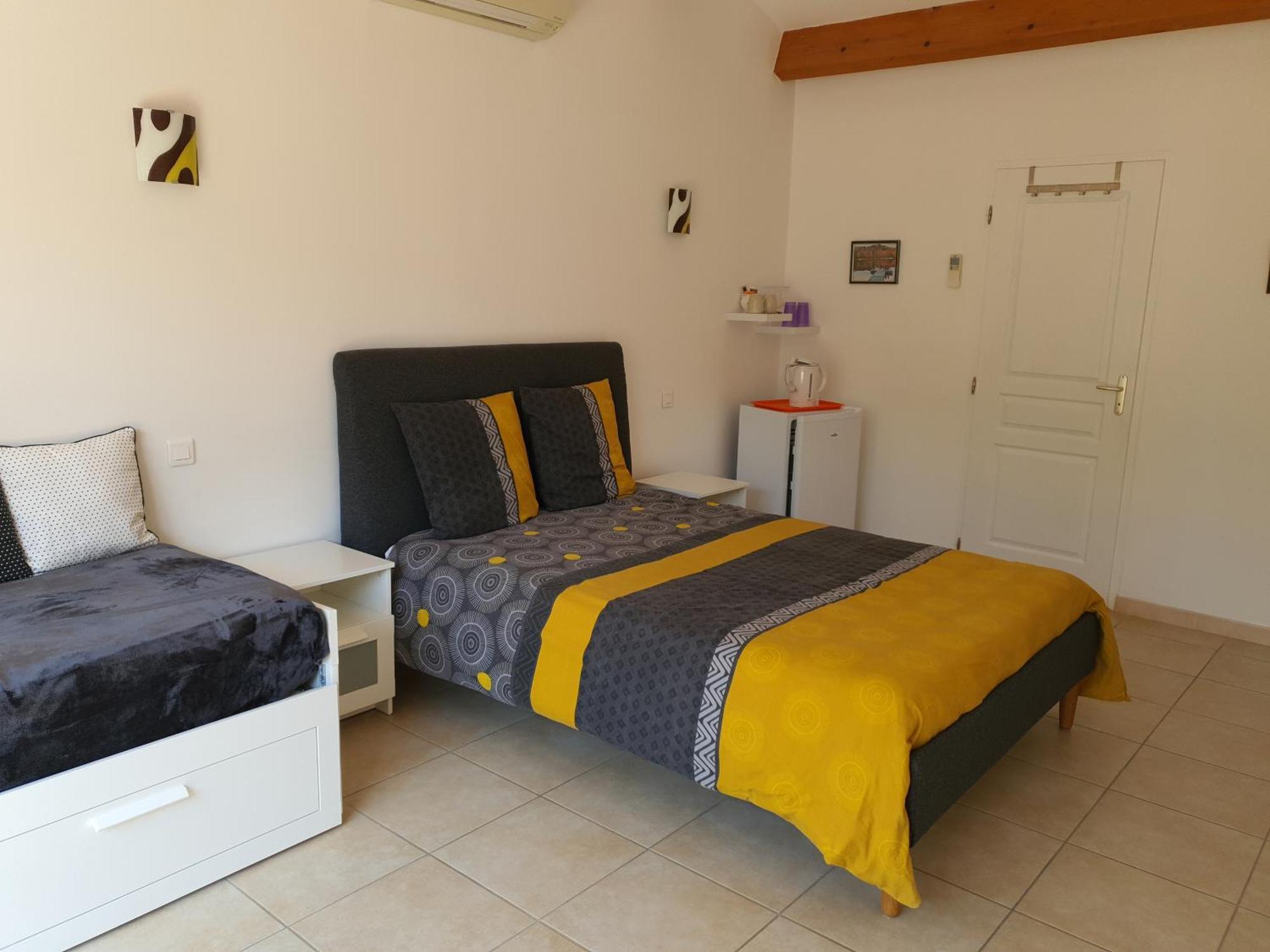 Villa Des Masques Aubais Room photo