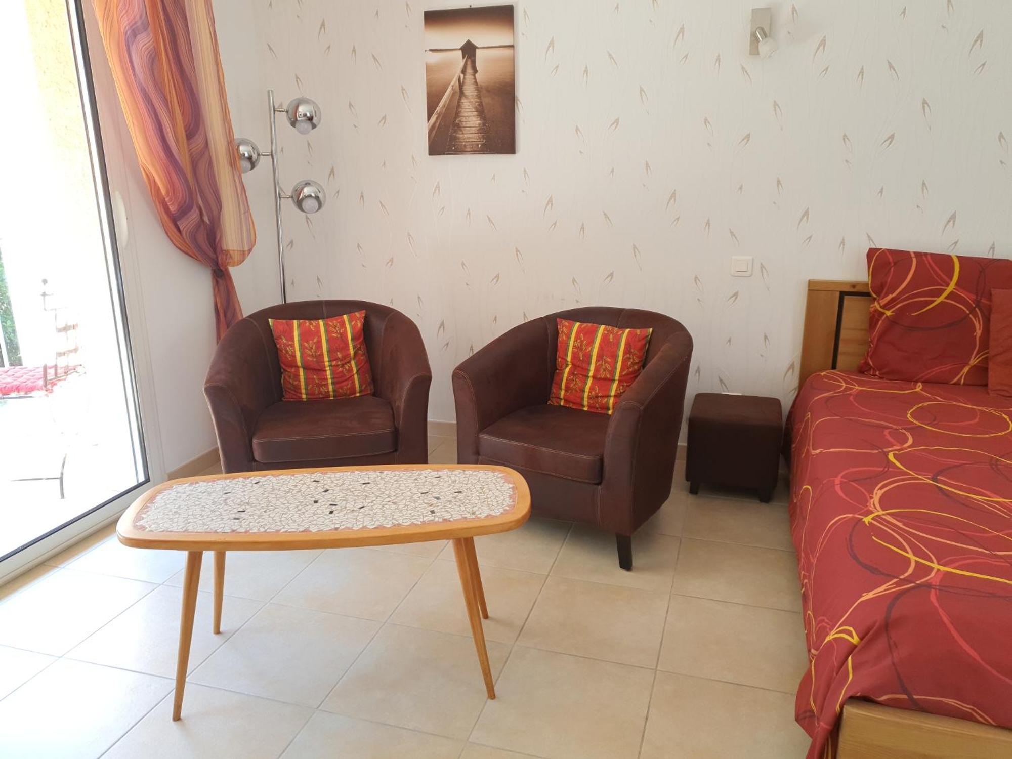 Villa Des Masques Aubais Room photo