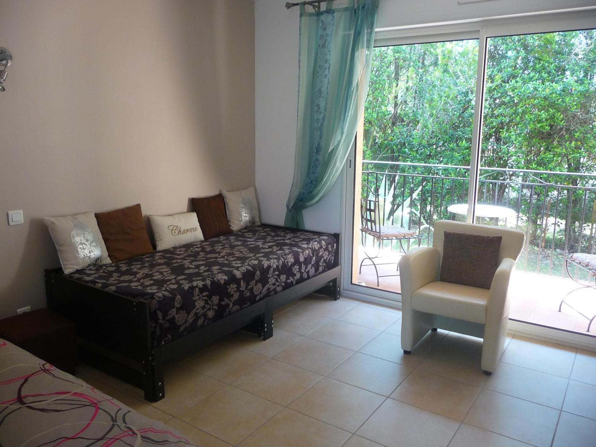 Villa Des Masques Aubais Room photo